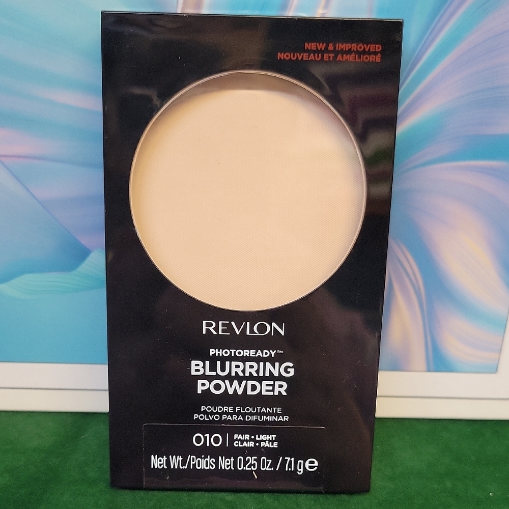 Revlon Photoready Blurring Powder in Fair Light